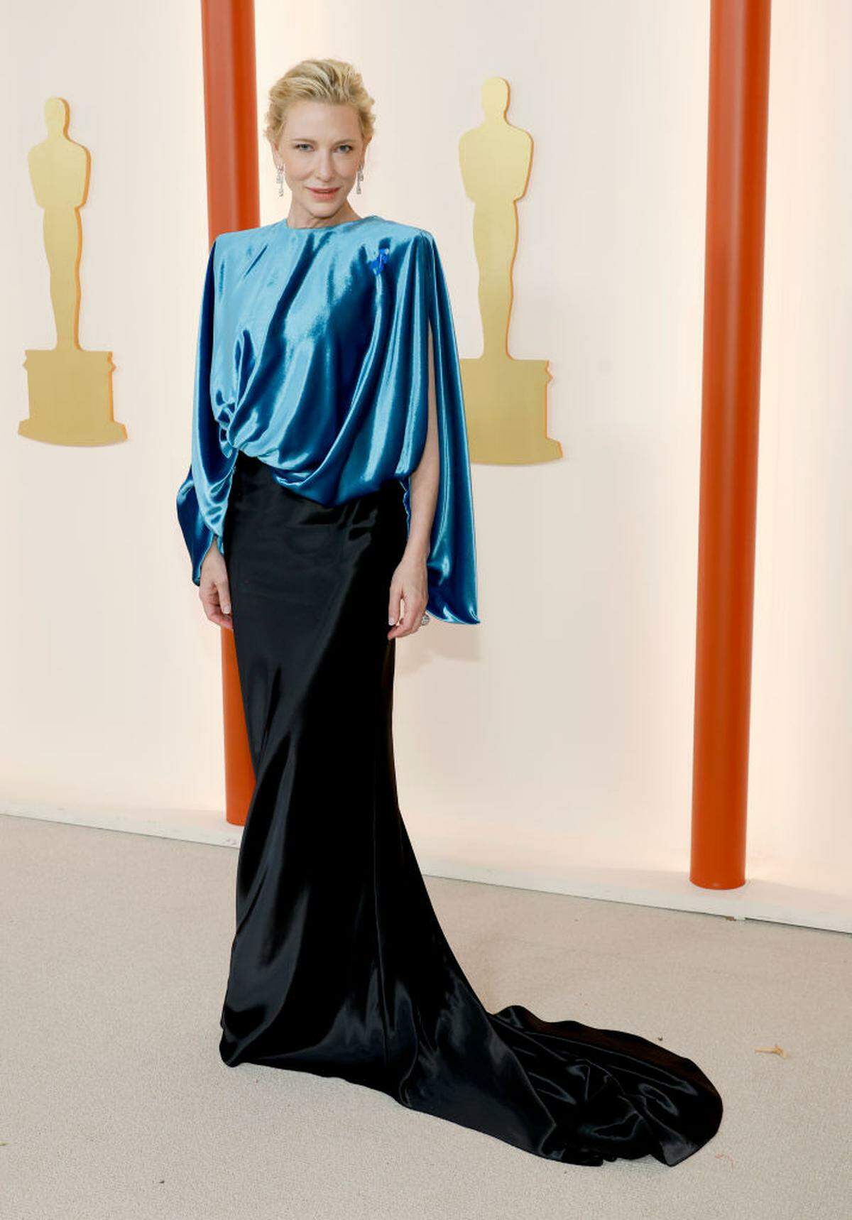 Cate Blanchett, nominiert als beste Hauptdarstellerin für ihre Leistung in "Tár", entschied sich für etwas Blaues von Louis Vuitton. 
