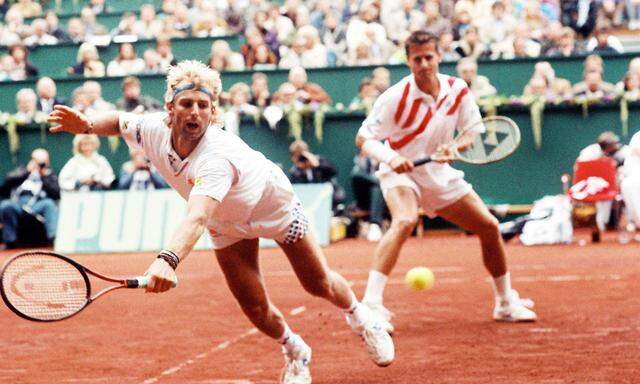 September 1990: Österreich liegt im Daviscup-Fieber, als Thomas Muster (l.), Alexander Antonitsch (r.) und Co. vor über 17.000 Fans im Praterstadion gegen die USA spielen.