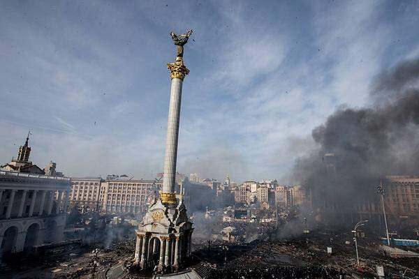 Kampfzone Maidan: Der Unabhängigkeitsplatz im Zentrum Kiews, lange ein Ort weitgehend friedlicher Proteste, gleicht nun einem Schlachtfeld.