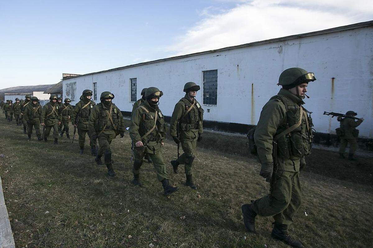 Die aktuelle Konfrontationslage auf der Krim erinnert an frühere russische Militäreinsätze in Nachbarregionen. Ob Georgien, Transnistrien oder Tadschikistan: Für eine Intervention auf der ukrainischen Halbinsel gäbe es mehrere historische Vorbilder.