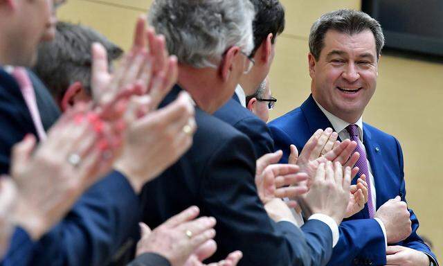Archivbild: Applaus nach der Regierungserklärung für den neuen bayerischen Ministerpräsidenten Markus Söder (CSU).