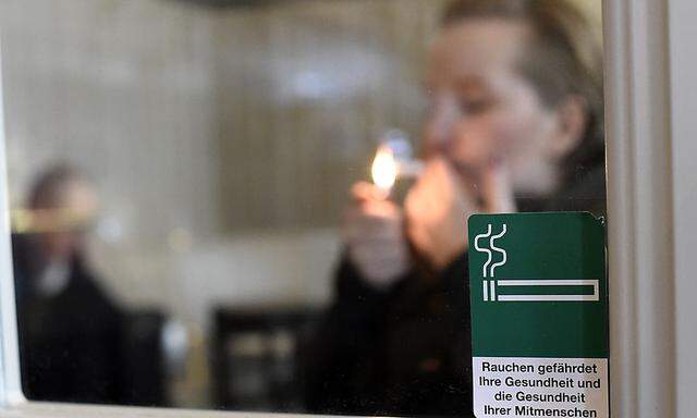 In abgetrennten Bereichen ist das Rauchen in (größeren) Lokalen noch erlaubt.