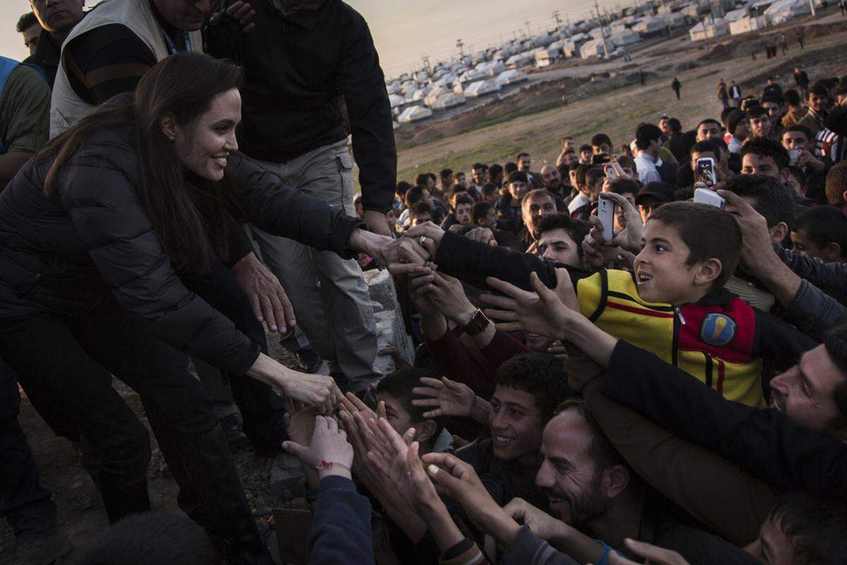 Bildikonen: Im Jänner 2015 traf die Sondergesandte Angelina Jolie auf Mitglieder der yezidischen Minderheit im Nord-Irak.