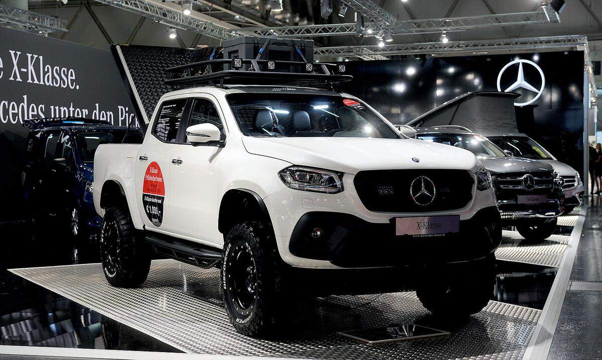 Neu zumindest im Fach der Pick-ups ist Mercedes mit der X-Klasse. Offroad-Chic, offene Ladefläche und großen Stern vorne gibt es ab 40.692 Euro. 