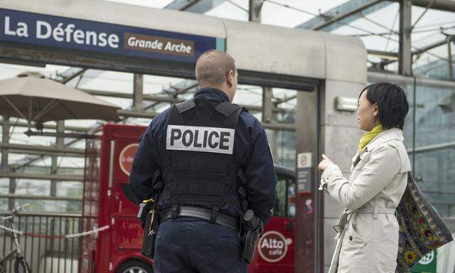 FRANCE PARIS FRENCH SOLDIER STABED