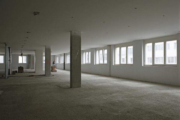 Im 4. Obergeschoss waren ursprünglich Seminarräume für die Uni Klagenfurt geplant. Daraus wurde aber nichts. Ab März 2014 will hier die Ruby Hotelkette einen Standort mit knapp 80 Zimmern eröffnen.