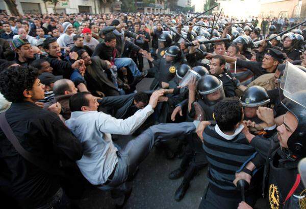 Es handelt sich um die heftigsten Proteste in Ägypten seit 34 Jahren. Bis zu sechs Menschen kommen ums Leben, hunderte werden verletzt.