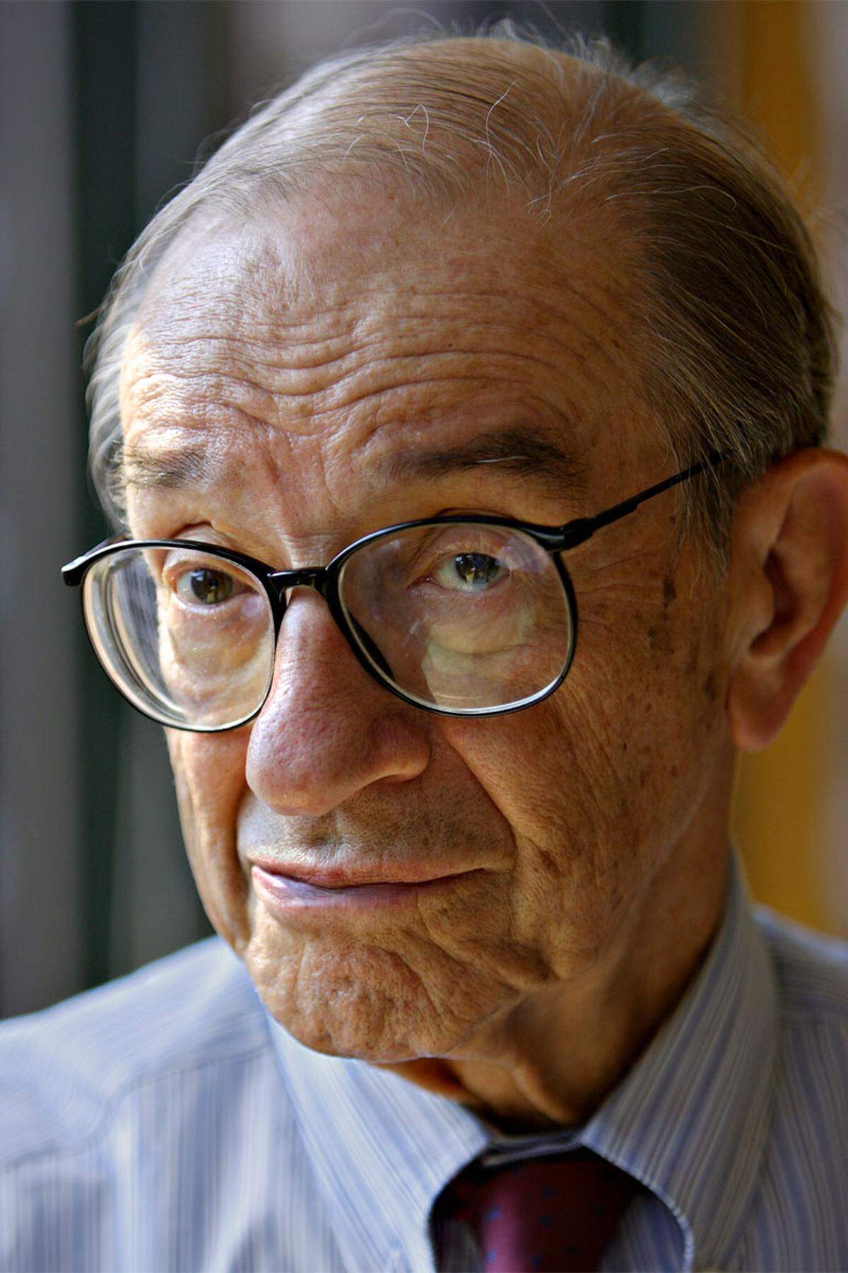 Auch dem Ex-Notenbankchef selbst ist ein - nicht ganz so ernst gemeinter - Index gewidmet. Vor der Fed-Sitzung begutachteten Journalisten immer besonders genau die Aktentasche von Alan Greenspan. Eine Leitzinsänderung war demnach wahrscheinlich, wenn die Tasche prall gefüllt war.
