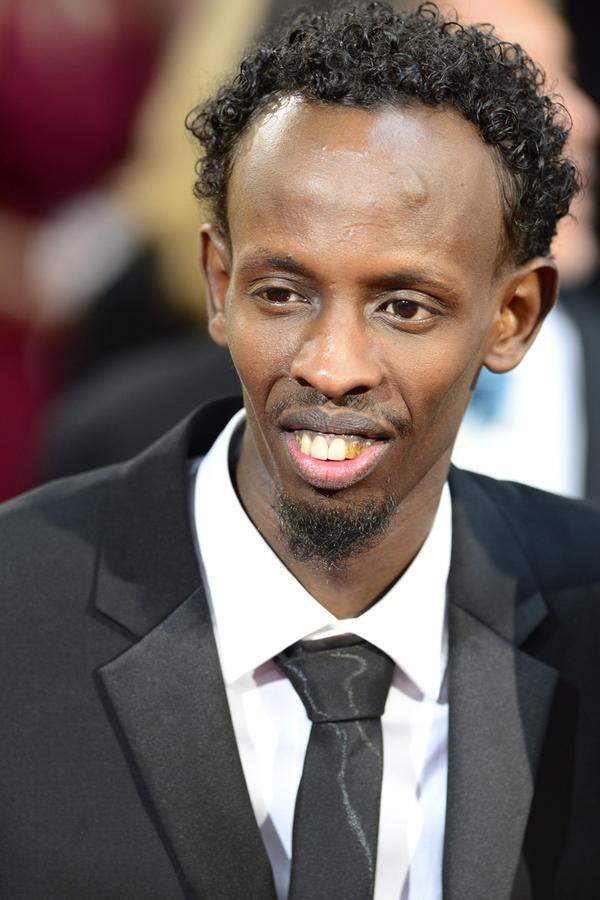 Der amerikanisch-somalische Schauspieler Barkhad Abdi, für seine Nebenrolle in "Captain Phillips" nominiert, ist wohl weniger bekannt als Bullock. Deshalb stellte ihn die Moderatorin vor: "Er ist aus Somalia. Ein Sommelier, er weiß viel über Wein. Das ist beeindruckend. Wer ist jetzt der Wein-Captain?"