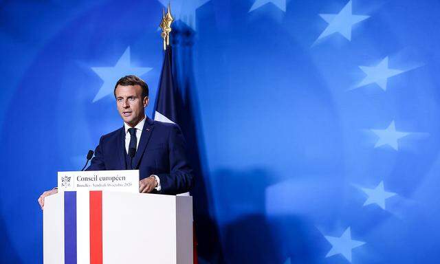 Emmanuel Macron übt Kritik an der deutschen Verteidigungsministerin.