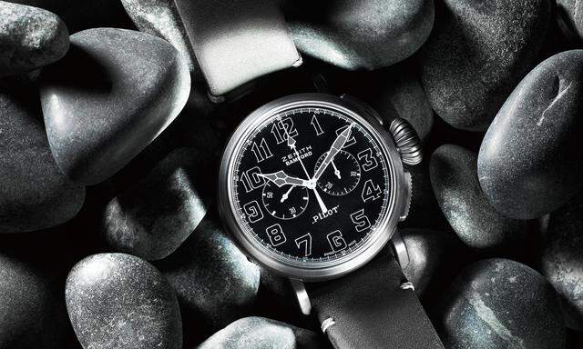 Der Type 20 Chronograph erinnert an eine historische Fliegeruhr, präsentiert sich aber in stylischem, kratzfestem Schwarz.