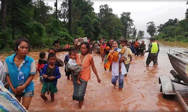 Tragödie im Südosten von Laos - nach einem Dammbruch gibt es Tote und hunderte Vermisste