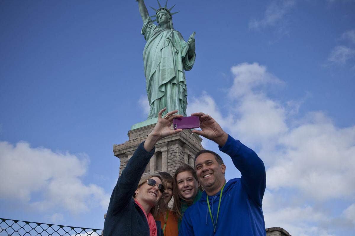 Ein Muss für alle New-York-Besucher ist auch ein Blick auf die Freiheitsstatue und ein Ausflug nach Liberty Island.