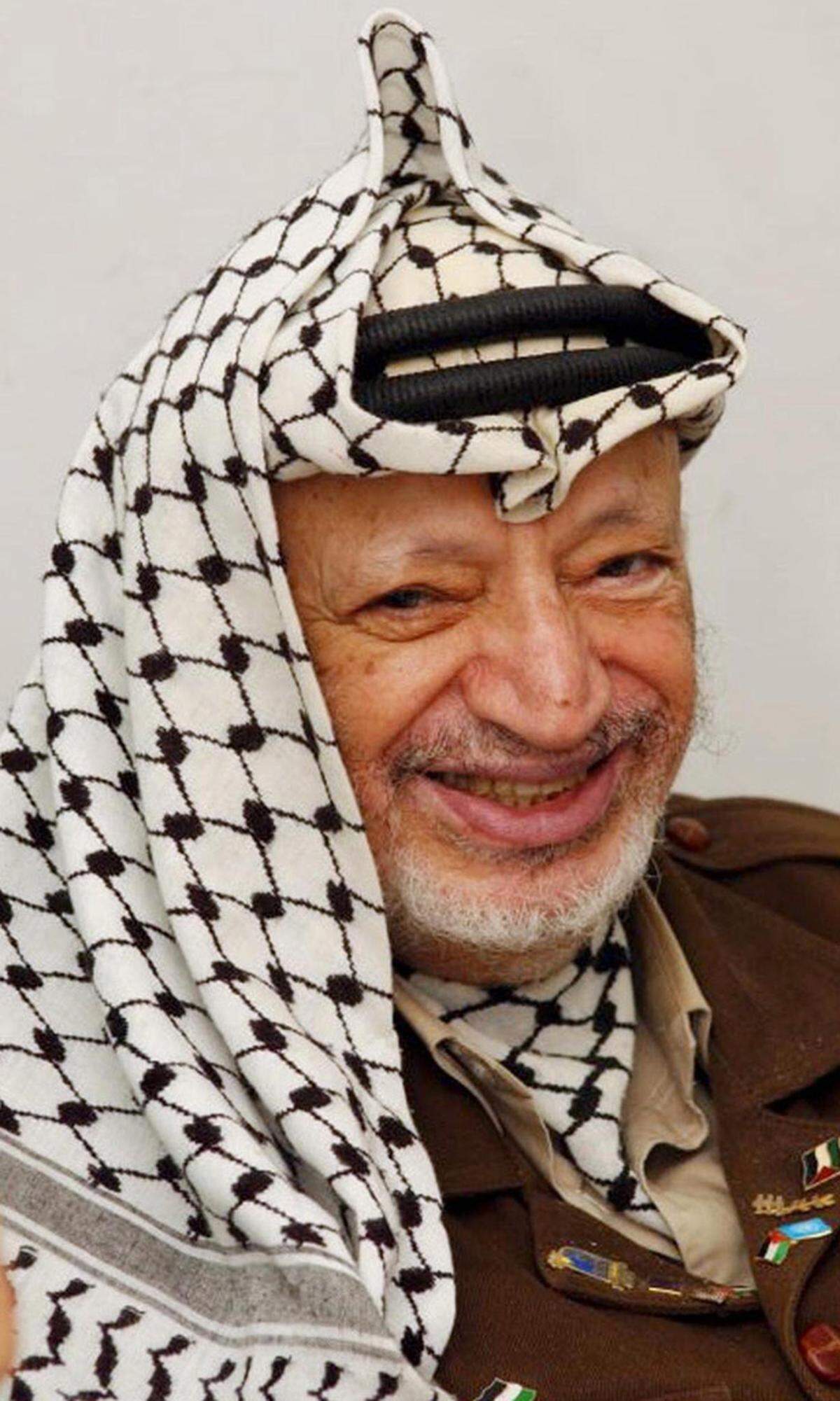 Acht Jahre nach seinem Tod wurde der Leichnam des früheren Palästinenser-Präsidenten Yasser Arafat exhumiert. Proben wurden entnommen, um den Verdacht auf Giftmord nachzugehen. Es ist nicht das erste Mal, dass die letzten Ruhestätten bekannter Persönlichkeiten geöffnet werden. Eine Übersicht.