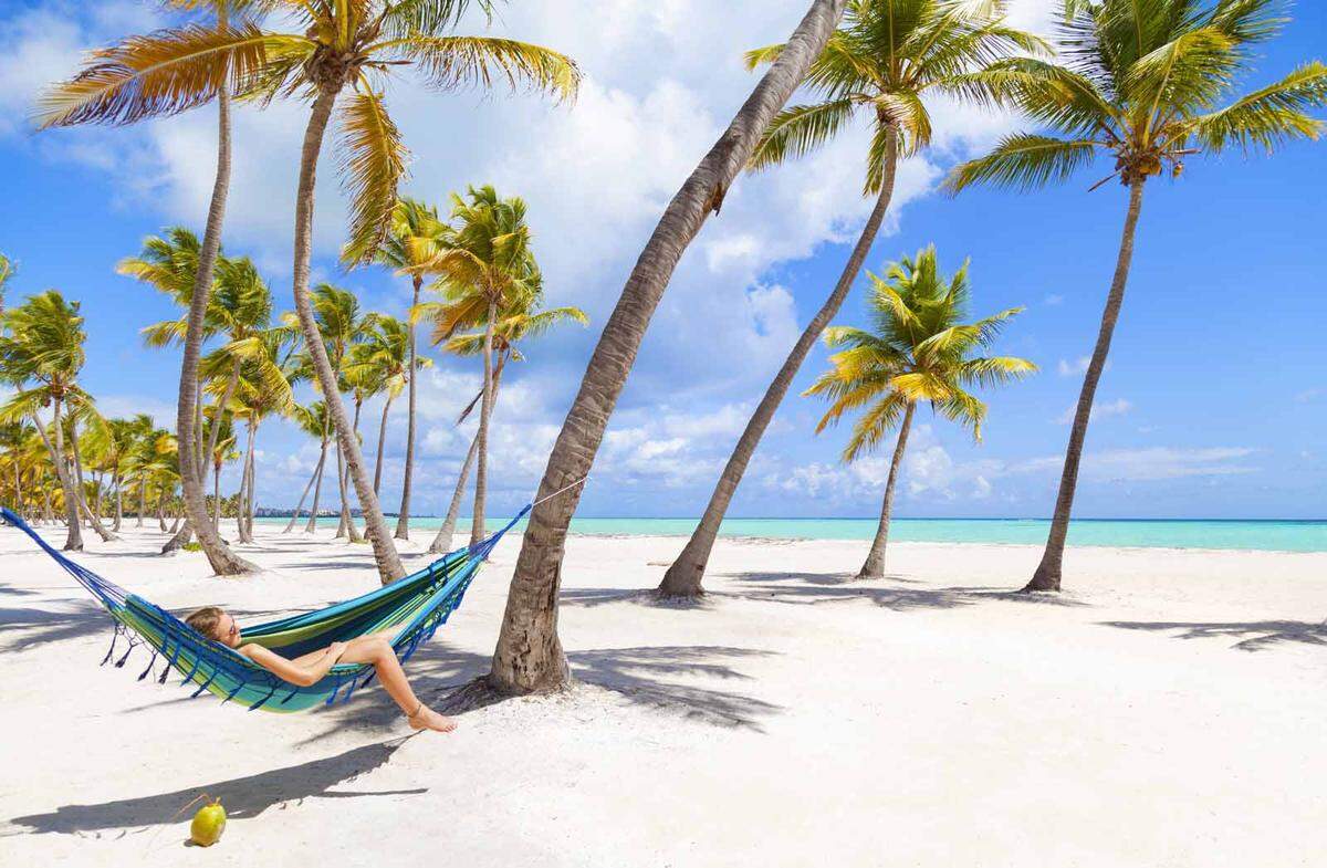 Auf in die Karibik: Die Dominikanische Republik kann mit 28 Grad aufwarten, 26 Grad Wassertemperatur und 6 Stunden Sonne.