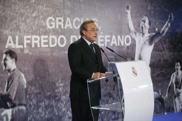 "Dieses Stadion war sein heiliger Grund, sein Leben, und es ist der ausdrückliche Wunsch seiner ganzen Familie, ihm diese letzte, verdiente Ehre zu erweisen", sagte Real-Präsident Florentino Perez.