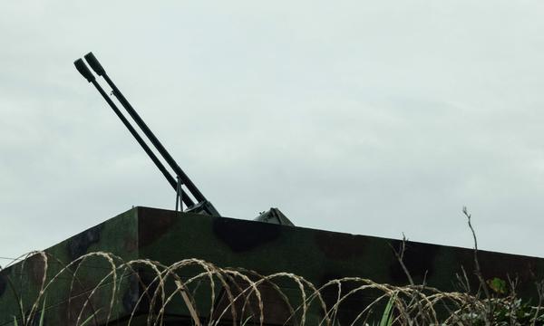 Eine Flugabwehrkanone auf einem Luftwaffenstützpunkt in Hualien im Osten Taiwans.