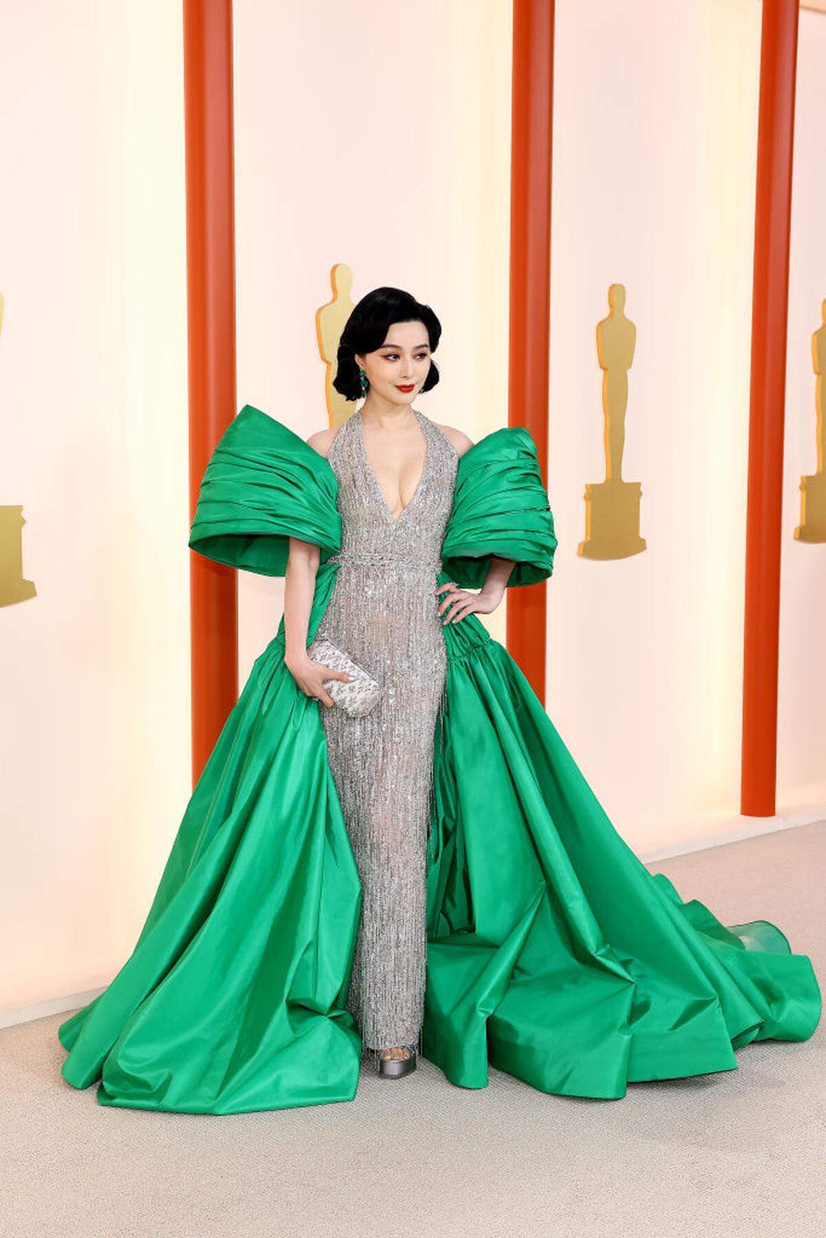 Für Farbe und Glitzer entschied sich Fan Bingbing. Die exaltierte Robe ist Tony Wars Couture. 