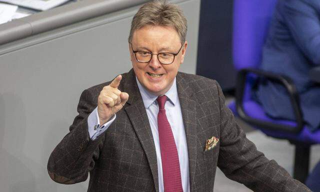 Michael Grosse-Brömer, parlamentarischer Geschäftsführer von CDU/CSU, der größten Fraktion im Bundestag, wähnte in den Störaktionen einen „Angriff auf das freie Mandat“ und auf die Demokratie. 