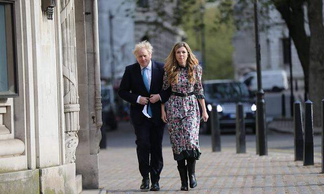 May 6, 2021, London, England, United Kingdom: UK Prime Minister BORIS JOHNSON and his fiancee CARRIE SYMONDS voted in S
