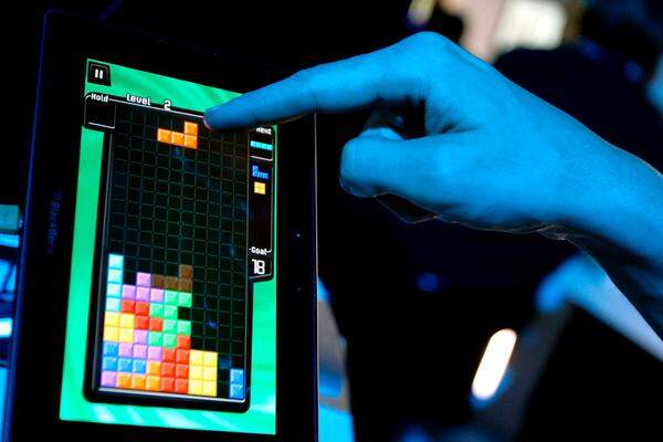 Zum Marktstart des Geräts wird der Spielehersteller Electronic Arts zwei Titel aus seinem Portfolio auf das Playbook laden. Das Rennspiel "Need for Speed" und den Knobel-Klassiker "Tetris".