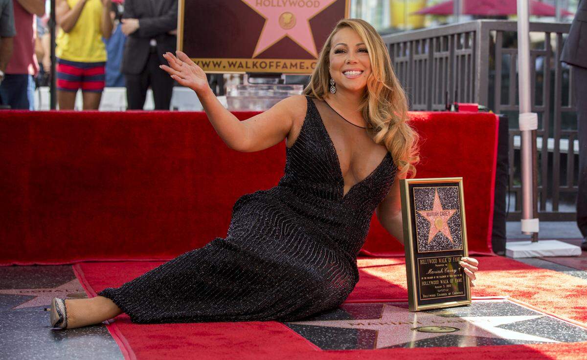 Auf dem berühmten "Walk of Fame" im Herzen Hollywoods hat Mariah Carey am Mittwoch ihre Sternenplakette enthüllt.