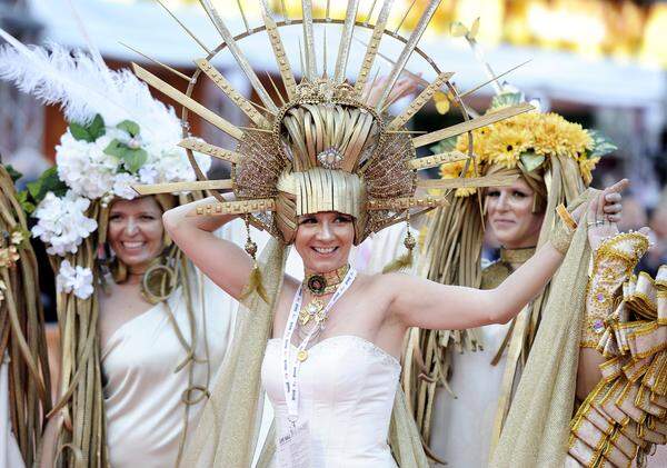 Der "Heilige Frühling" ist im Mai 2015 ins Wiener Rathaus eingezogen. Gemäß dem Motto "Ver Sacrum" verwandelten die Besucher den Life Ball in ein Klimt'sches Gemälde.