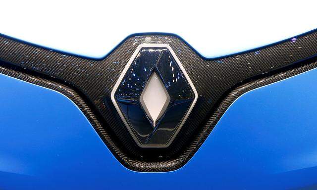 FILE PHOTO: The logo of Renault is seen during the 87th International Motor Show at Palexpo in Geneva