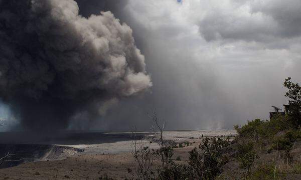 Nach dem Ausbruch des Vulkans am 30. April folgte eine Serie von Erdstößen. Die Behörden sprechen von einer „schwerwiegenden Situation“ und warnen vor Atemproblemen in der unmittelbaren Umgebung des Vulkans.