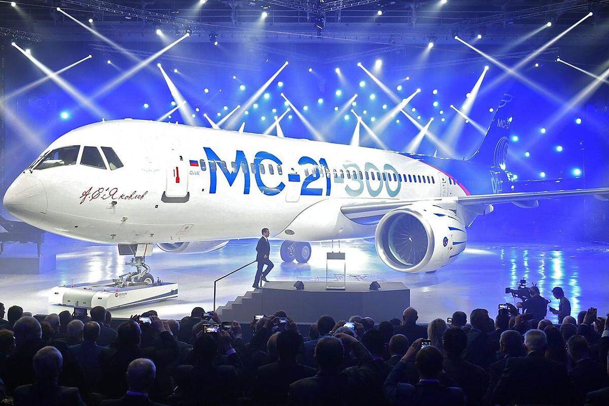Der Prototyp des MS-21 wurde am vergangenes Jahr im Sommer in der sibirischen Stadt Irkutsk bei einer Zeremonie mit vielen Showeffekten vorgestellt.