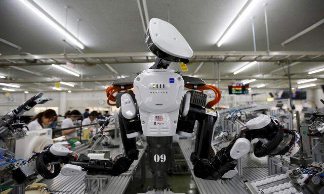 Wenn Kollege Roboter die Arbeit übernimmt, hängt die an den Lohnkosten festgemachte Staatsfinanzierung in der Luft.