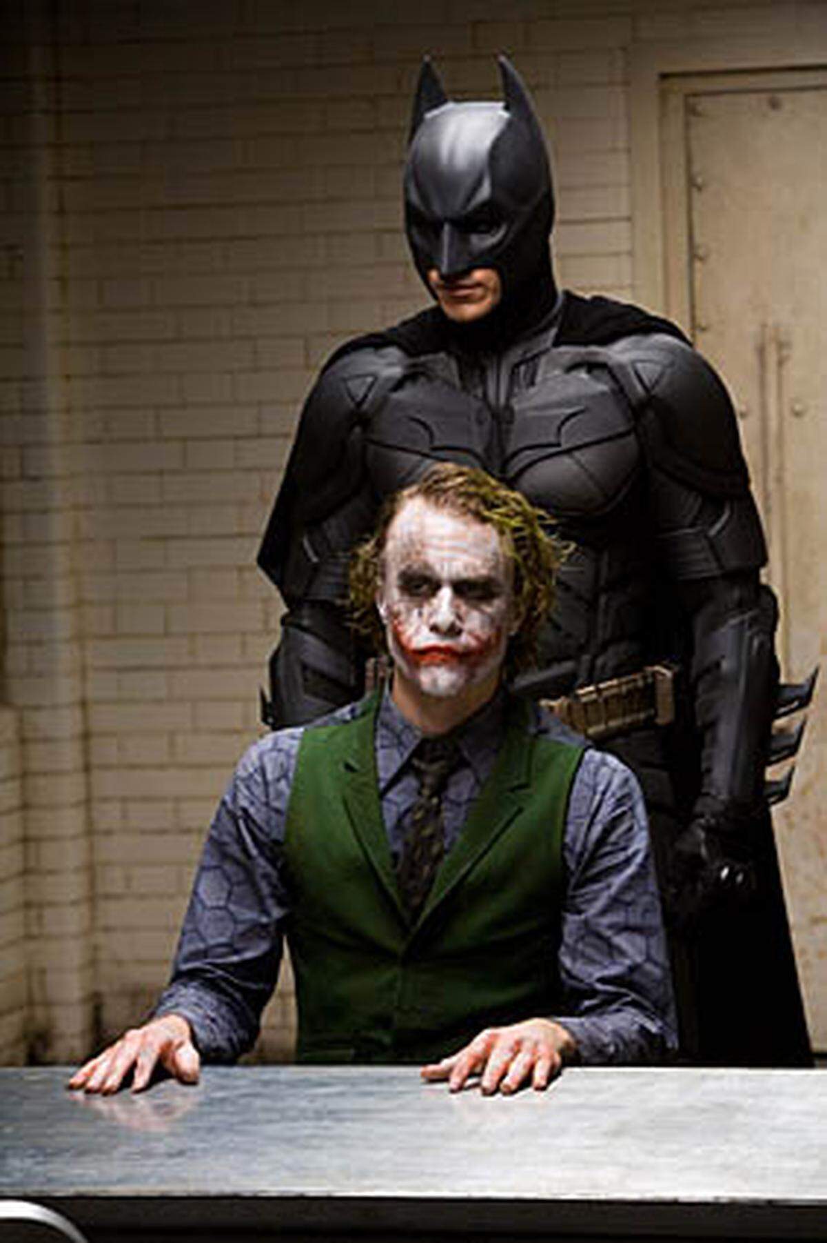 Der Batman-Film "The Dark Knight" liegt mit etwas mehr als einer Milliarde Dollar noch auf Platz fünf.