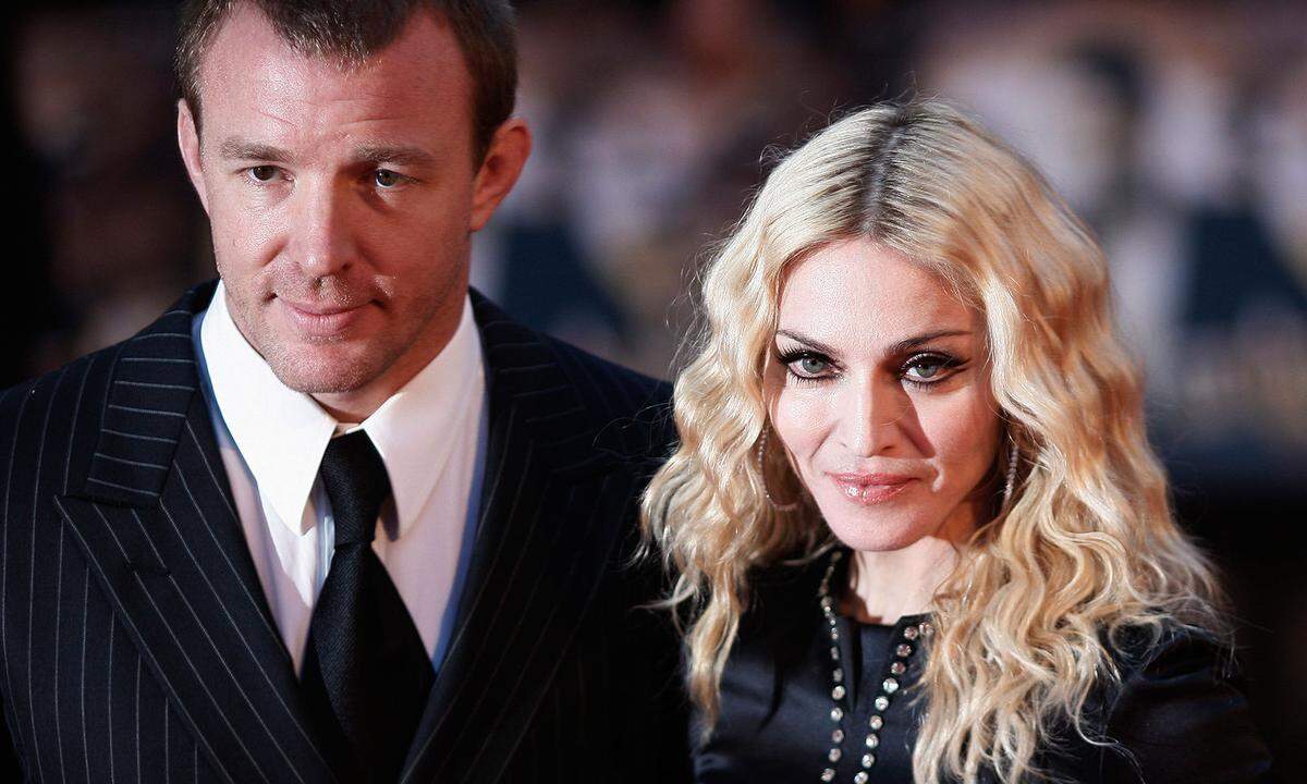 Sängerin Madonna und Regisseur Guy Ritchie hatten sich 2008 nach rund acht Jahren Ehe getrennt. Sie hatten sich zunächst das Sorgerecht geteilt, bis sich Rocco Ende 2015 genug vom Popstarleben seiner Mutter hatte und sich entschloss, ganz zu seinem Vater nach England zu ziehen.