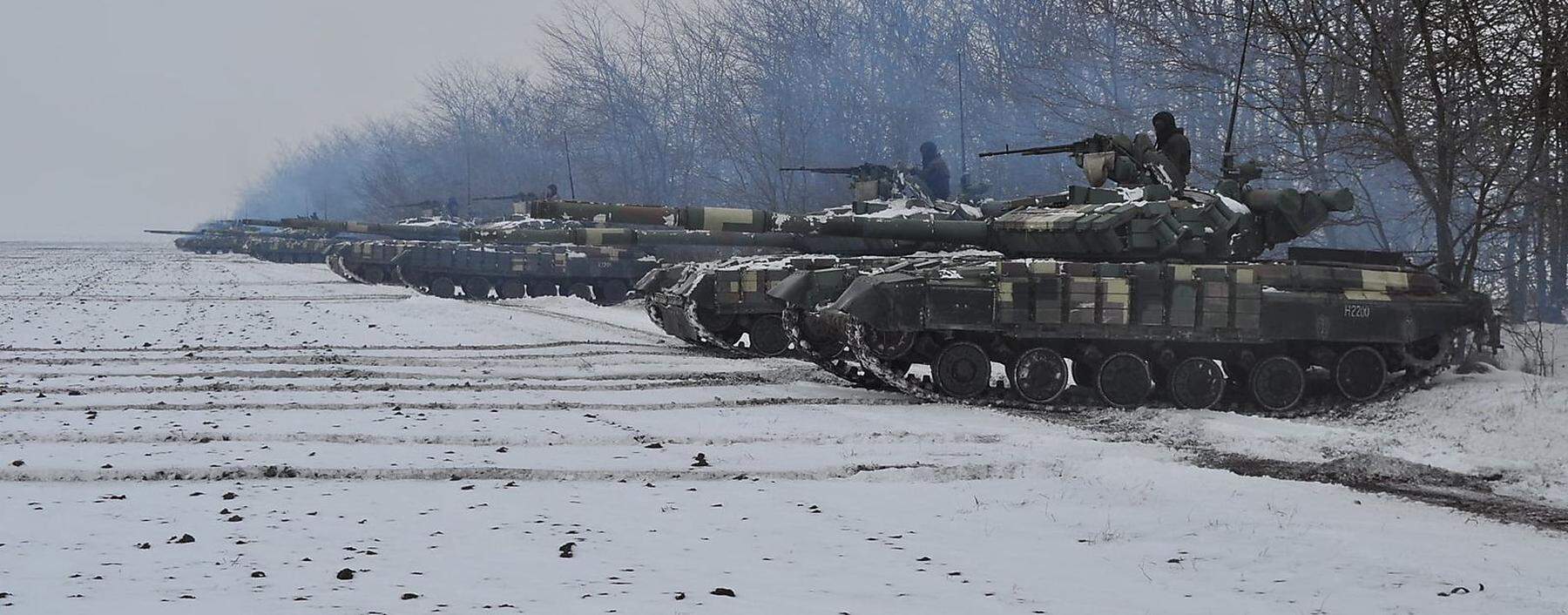 Ukrainische Soldaten bereiten sich auf den Ernstfall vor.