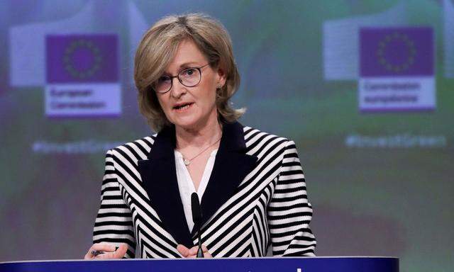 EU-Finanzkommissarin McGuinness fordert Finanzbildung in der Schule. 
