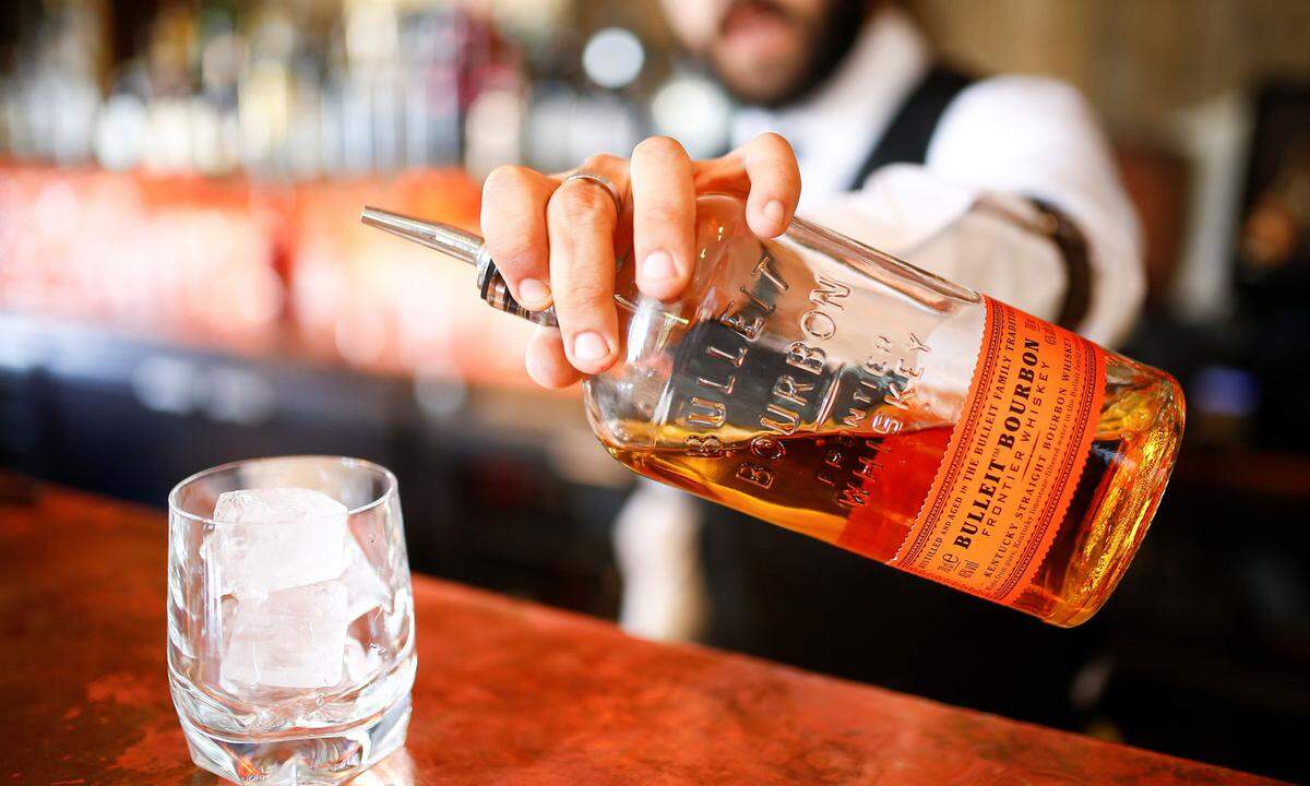 Bourbon Whiskey stammt aus den USA und wird zu mindestens 51 Prozent aus Mais (aber auch Roggen und Gerste) gebrannt.