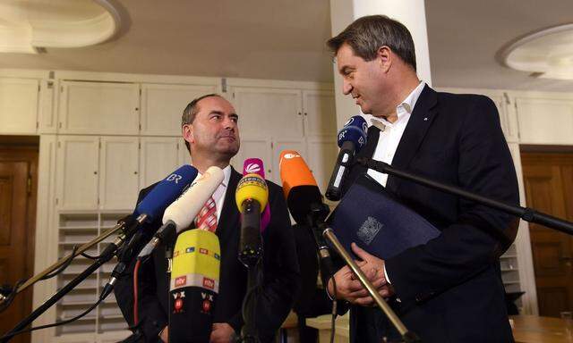 Hubert Aiwanger (Freie Wähler) und Markus Söder (CSU) stehen vor einer Einigung.