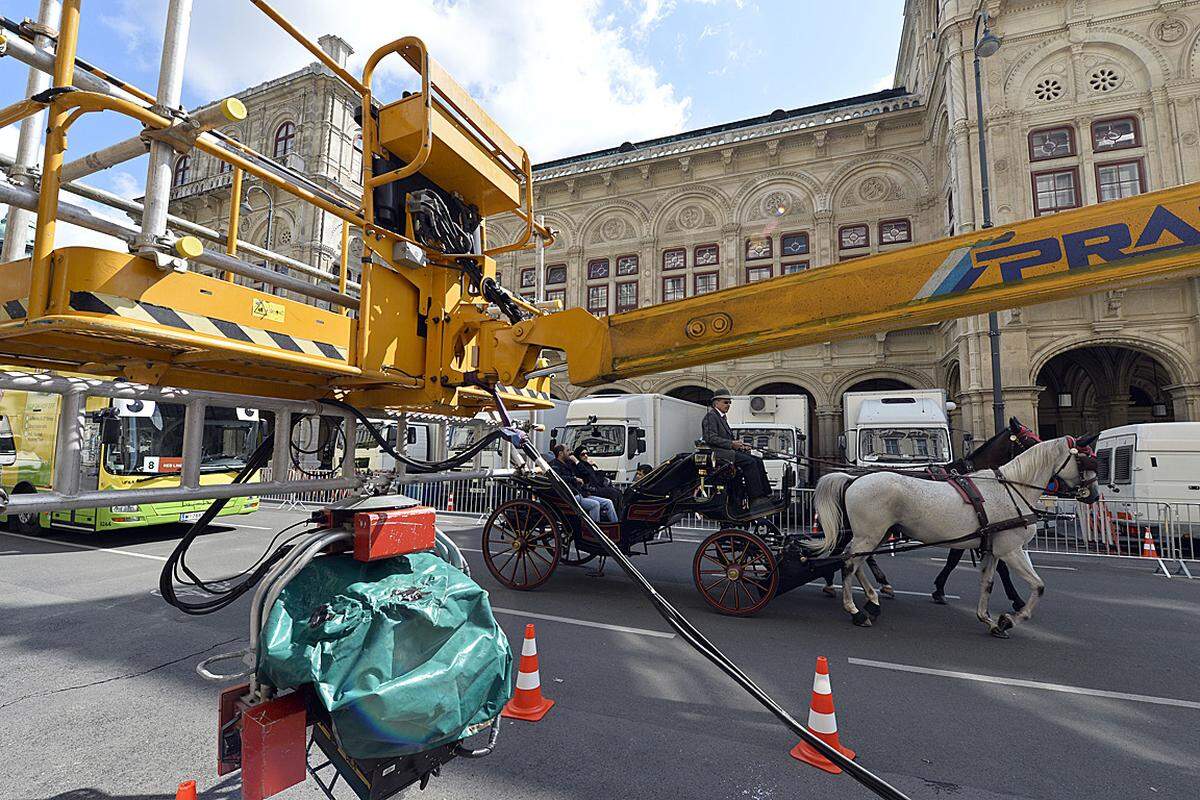 Hauptdrehort ist die Wiener Staatsoper, wo Cruise auch schon unter dem Jubel der Fans vorbeischaute.