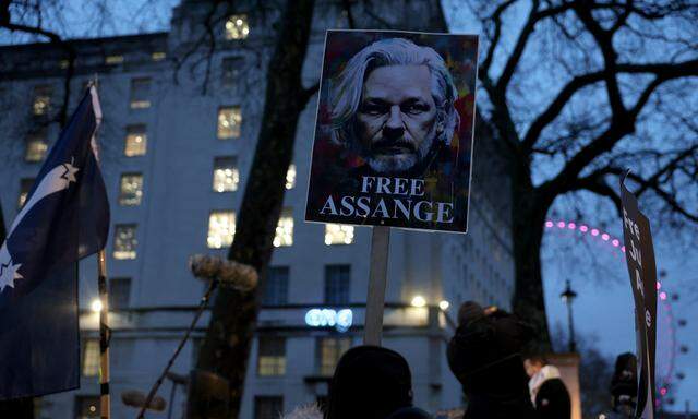 Im Februar demonstrierten Unterstützer des WikiLeaks-Gründers Julian Assange in London gegen seine Auslieferung an die Vereinigten Staaten. 