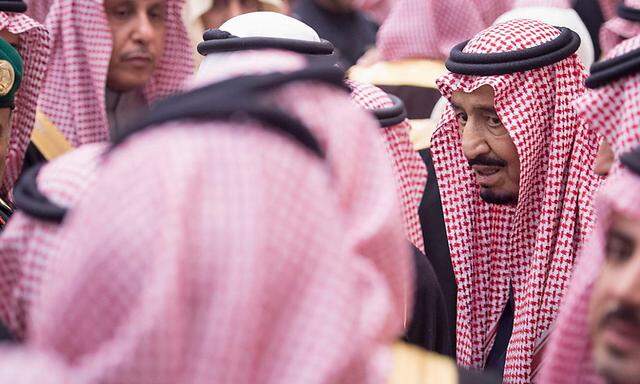 Saudi Arabien (rechts im Bild König Salman bin Abdul Aziz) sucht neue Henker für die gestiegene Zahl an Hinrichtungen.