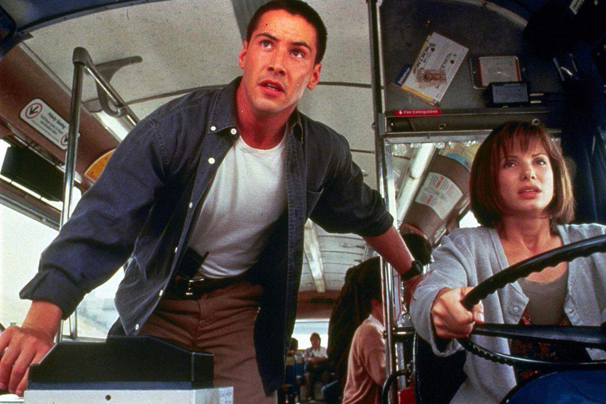 Der rasante Actionfilm "Speed" spielte nicht nur 350 Millionen Dollar ein (das Zehnfache der Produktionskosten), sondern machte Sandra Bullock weltberühmt. Auch Reeves gefiel als tougher SWAT-Polizist Jack Traven.