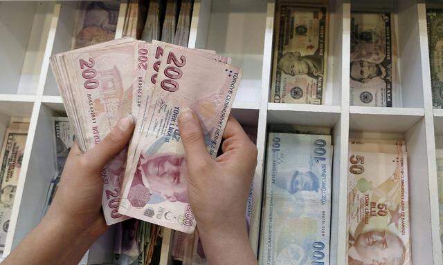 FILE PHOTO: A money changer counts Turkish lira bills at an currency exchange office in central Istanbul, Turkey