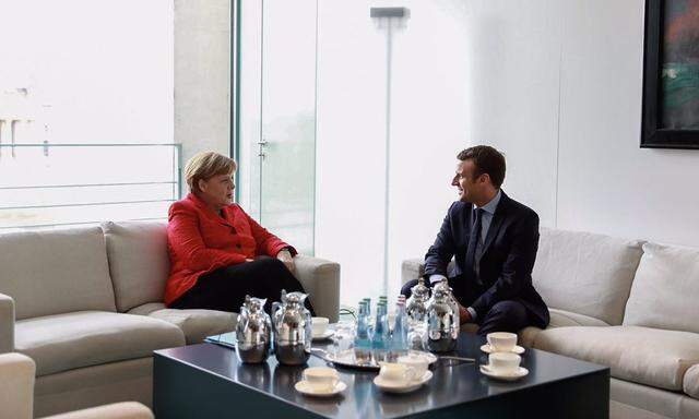 Der neue französische Präsident, Emmanuel Macron, wird sich nach den Vorgaben der deutschen Kanzlerin, Angela Merkel, richten müssen: Europa ja, Eurobonds nein.