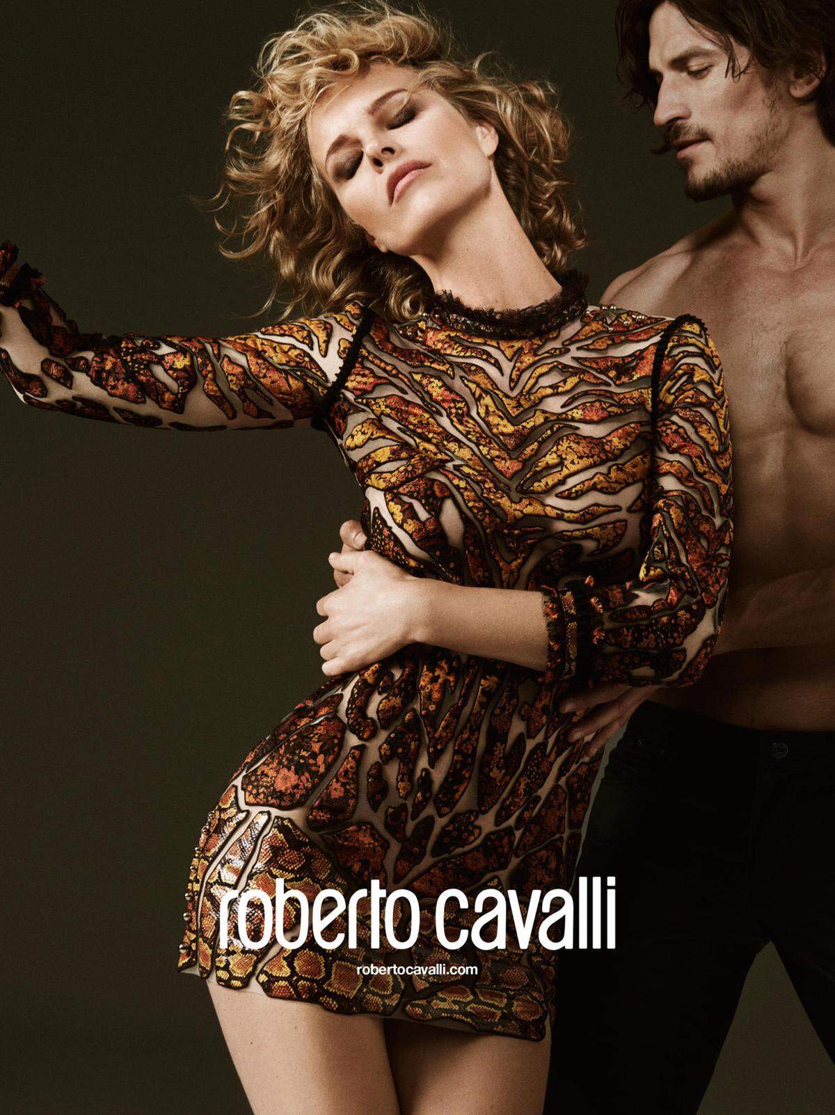 Eva Herzigova zeigt sich für Roberto Cavalli animalisch.