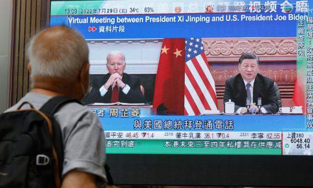 "Wer mit dem Feuer spielt, wird sich irgendwann verbrennen. Ich hoffe, dass die US-Seite das richtig versteht", ließ Staatschef Xi Jinping gegenüber Joe Biden wissen. 