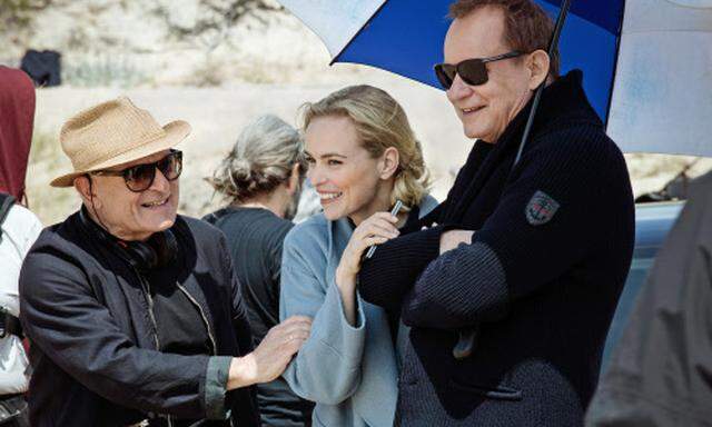 Der Regisseur mit den Hauptdarstellern des Films, Nina Hoss und Stellan Skarsgård.