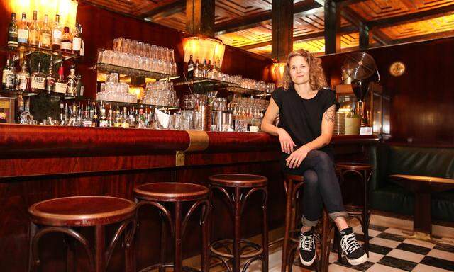  Susan MacKenzie, Münchnerin mit schottischen Wurzeln, ist dieser Tage Gast-Barkeeperin in der Wiener Loos-Bar.