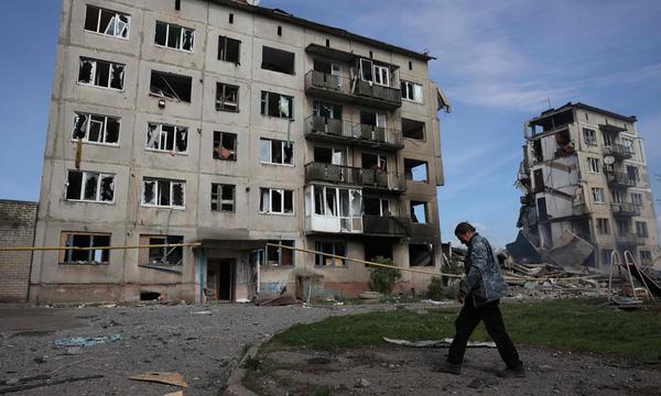 Ein durch eine Rakete zerstörtes Wohngebäude in Ocheretyne nicht weit von Awdijiwka in der Region Donezk.