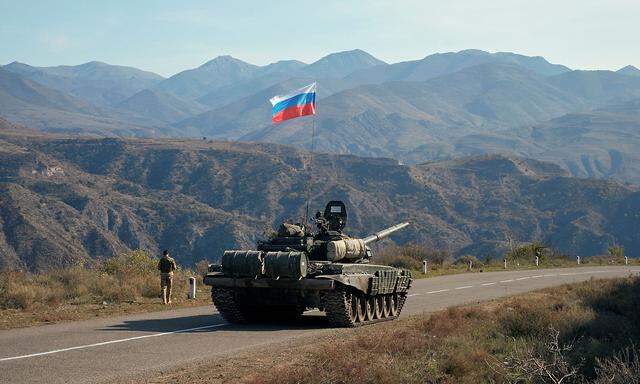Russische Panzer sollen den Frieden in Berg-Karabach sichern.