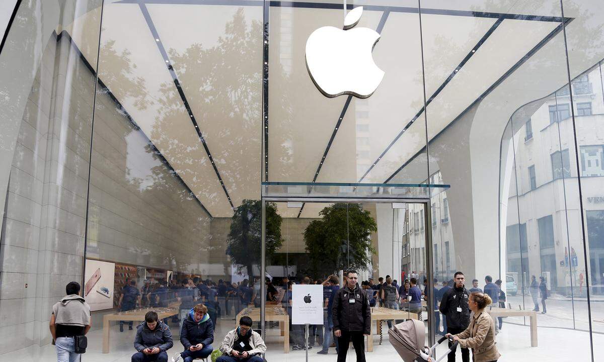 Glas ist eines der elementaren Bestandteile der Apple Stores. Hier zu erkennen bei der Eröffnung des ersten Stores in Brüssel.